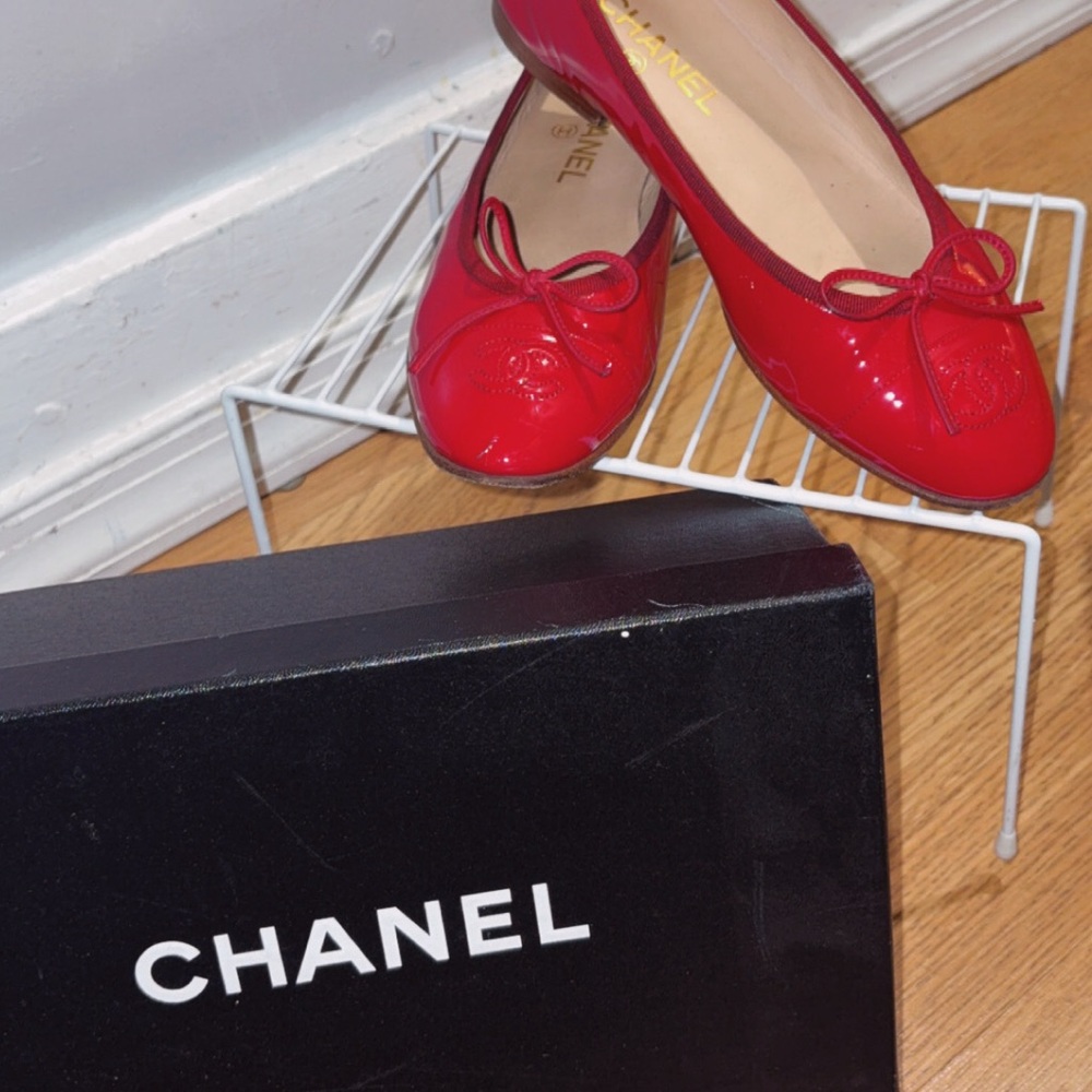 CHANEL Glossy Red Flats